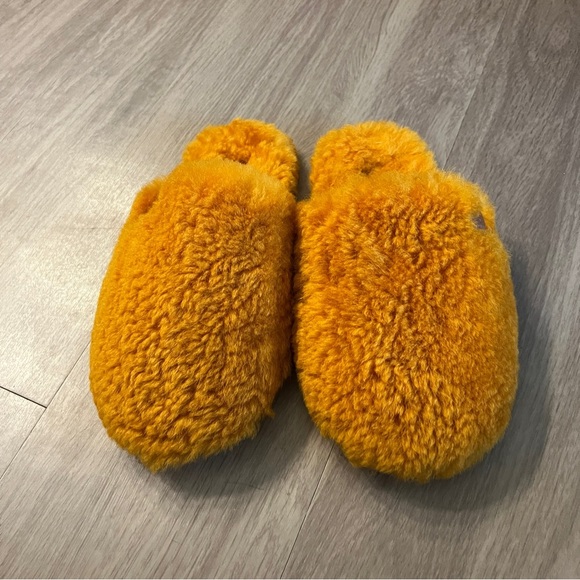 Loewe Anagram-debossed Shearling Slippers - Yellow Size 37 - Picture 6 of 9